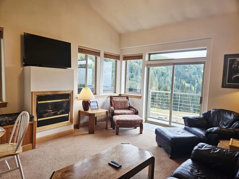 Furniture, Indoors, Living Room, Couch, Screen