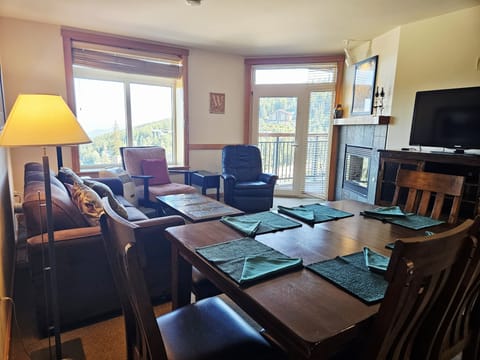 Furniture, Indoors, Living Room, Screen, Table