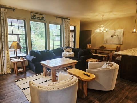 Home Decor, Architecture, Building, Furniture, Indoors