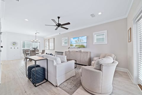 Gorgeous 3BR House with upscale finishes and water views