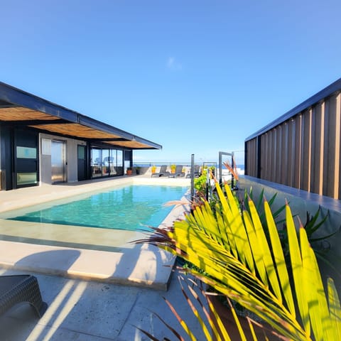 Roof top pool