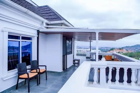 Deluxe Room, Balcony, City View | Balcony