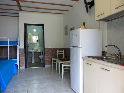 Standard Studio | Private kitchen | Fridge, stovetop, cookware/dishes/utensils