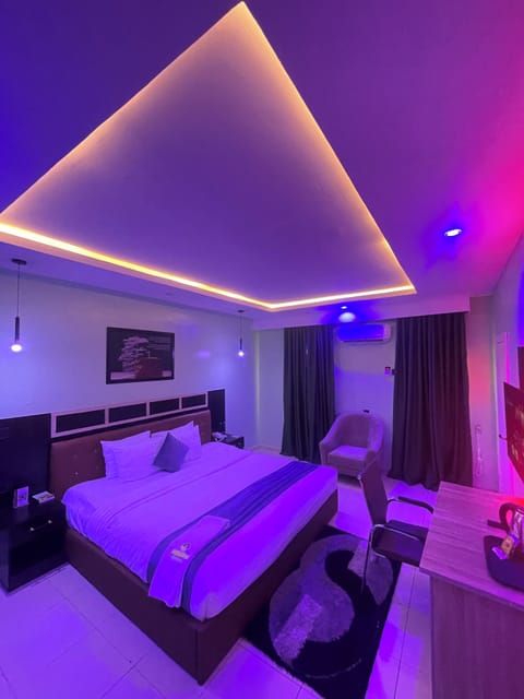 Executive Room | Desk, laptop workspace, free WiFi