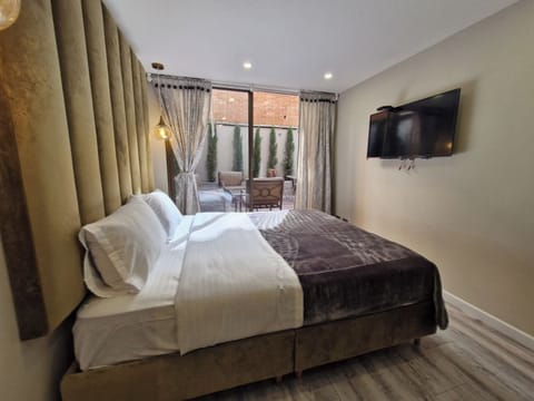 Luxury Apartment | Iron/ironing board, free WiFi