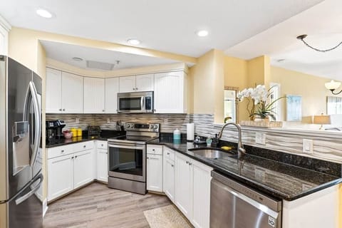 HarborsideCondo1 23
