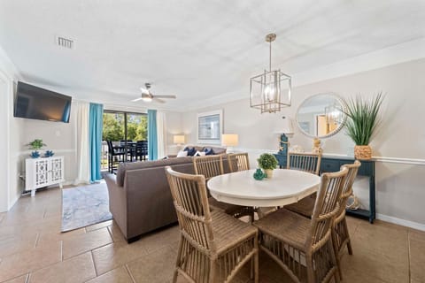 Condo, Multiple Beds (Bayview 59) | Dining
