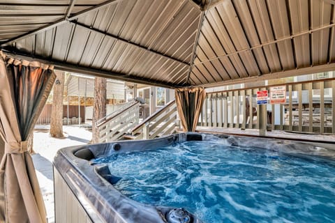 Relax year-round in the private covered hot tub, perfect after a day on the slopes or hiking in Big Bear. Cozy, peaceful, and ideal for unwinding under the pines.