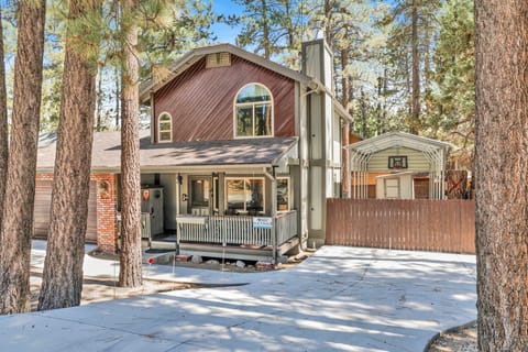 Close to resort, home has VIP parking pass for skiers
