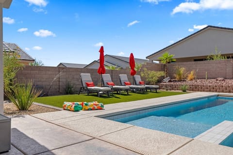 Lounge poolside.