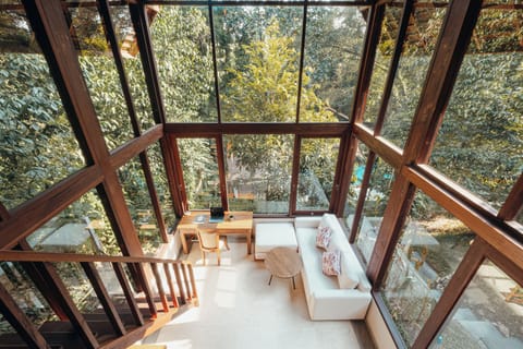 Luxury Cabin, River View | Living area