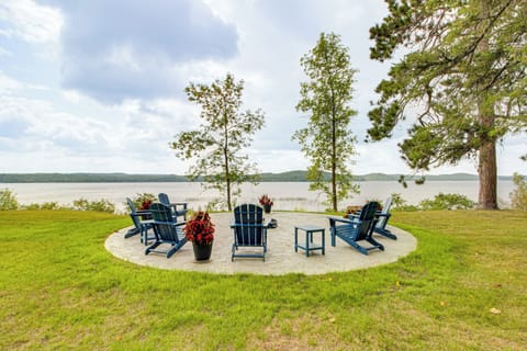 Cushing Vacation Rental | 3BR | 1BA | 1,500 Sq Ft | 5 Steps to Access