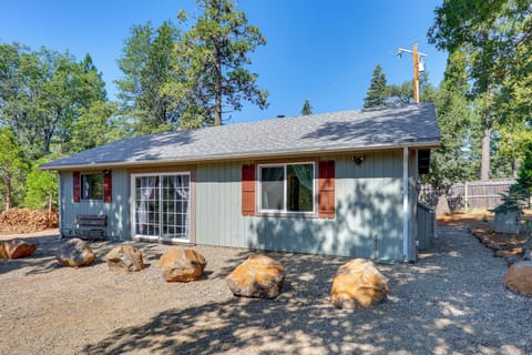 Shingletown Vacation Rental | 2BR | 1BA | 1 Step to Enter | 840 Sq Ft