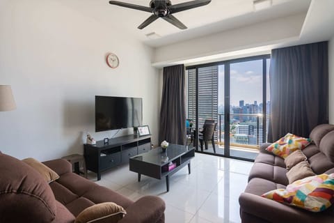 Apartment (3 Bedrooms) | Front of property