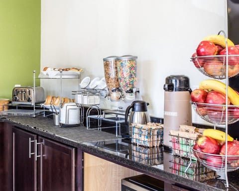 Free daily continental breakfast