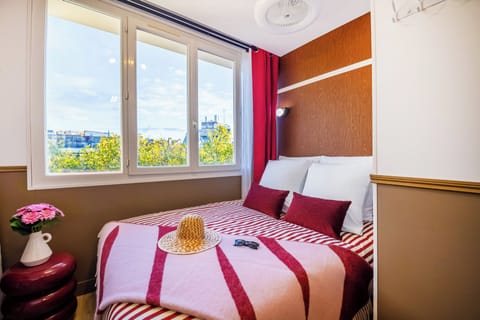 Classic Double Room | In-room safe, iron/ironing board, free WiFi