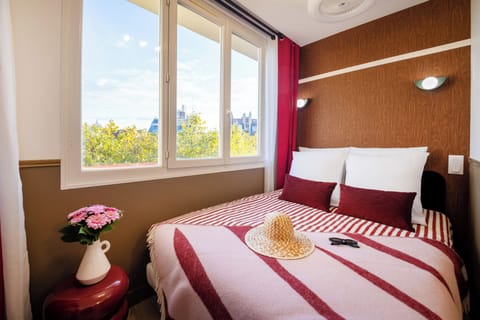 Classic Double Room | In-room safe, iron/ironing board, free WiFi