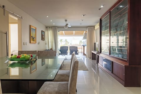 Classic Apartment, 3 Bedrooms, Kitchen | Living room