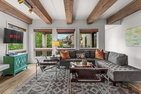 【Living Room】Wood-beam ceiling + up-valley view — where your group lands after first chair