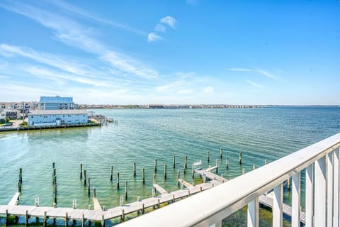 Condo, 2 Bedrooms | Property grounds