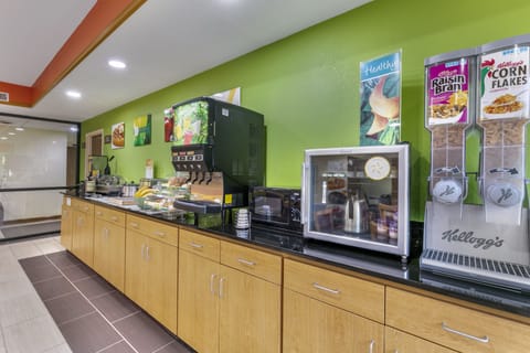 Free daily continental breakfast