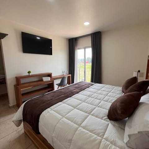 Deluxe Room, 1 King Bed | Desk, laptop workspace, free WiFi