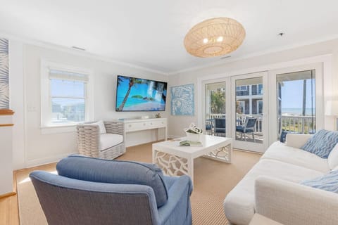 Unwind on the top floor living room with ocean views!