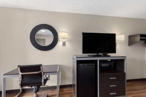 Iron/ironing board, free cribs/infant beds, rollaway beds, free WiFi