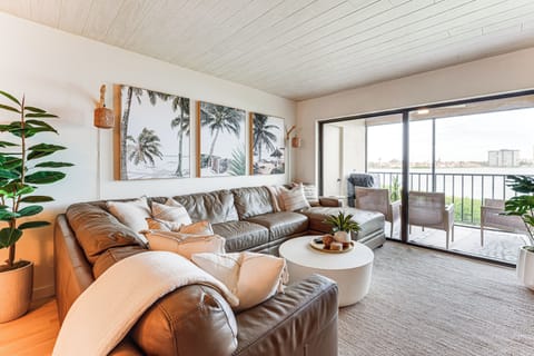 St. Petersburg Vacation Rental | 2BR | 2BA | Step-Free Access | 1,000 Sq Ft