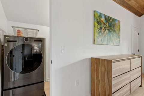 Laundry space in Master - washer / dryer combined
