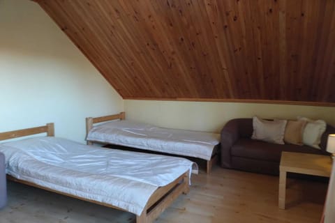 House | 5 bedrooms, iron/ironing board, individually furnished, bed sheets