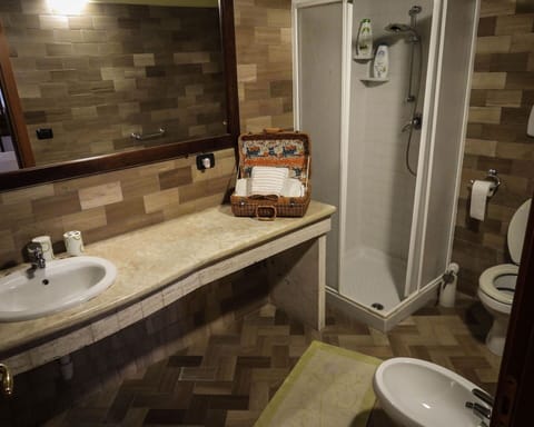 Autumn, Bathroom, Spring, Summer