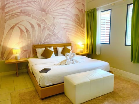 Deluxe Double Room | Minibar, in-room safe, desk, laptop workspace