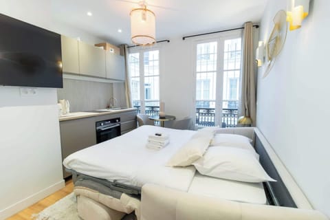 Apartment | Iron/ironing board, bed sheets