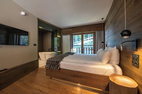 Junior Suite, Mountain View | In-room safe, soundproofing, free WiFi, wheelchair access