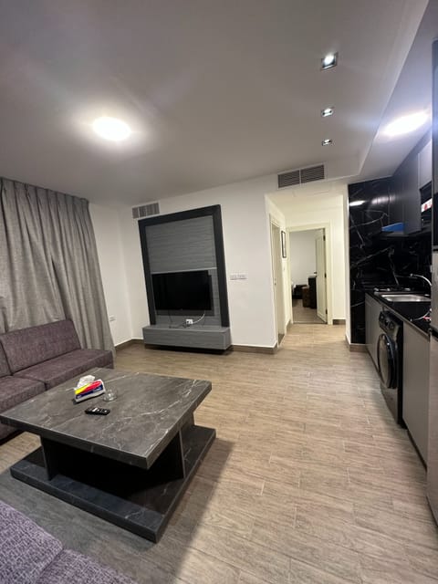 Apartment, 1 Bedroom, Accessible, Smoking | Living room
