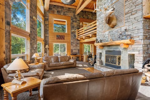 Sherman-Peak_Living-Area