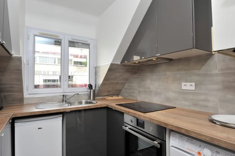 Classic Suite, City View | Private kitchen