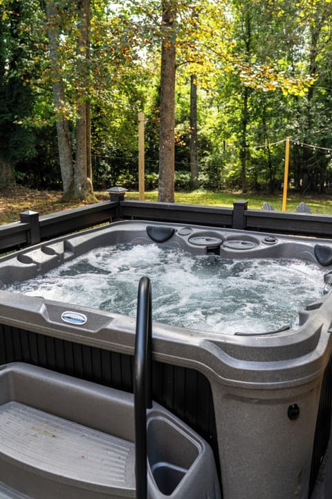 "The hot tub was so nice & the place was very spacious & clean."-Gracie June2026
