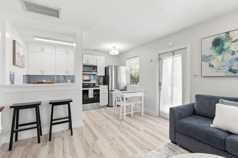 Bar & Bistro Table Dining