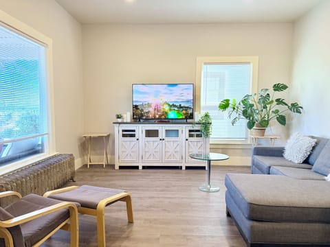 Living room area with the view of Mount Rainier on a clear sunny day! 
