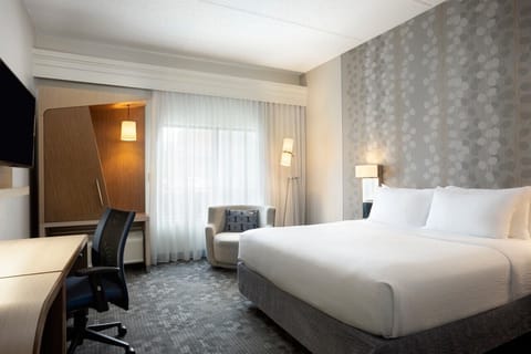 Hypo-allergenic bedding, in-room safe, desk, laptop workspace