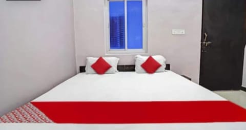 Deluxe Room | Free rollaway beds, free WiFi, bed sheets