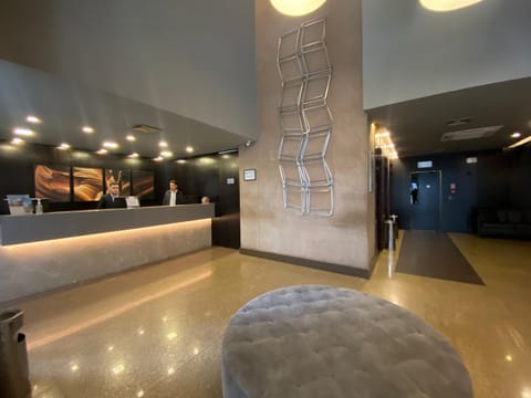 Deluxe Studio, 1 Queen Bed | Lobby