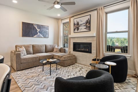 Living Room With Gas Fireplace