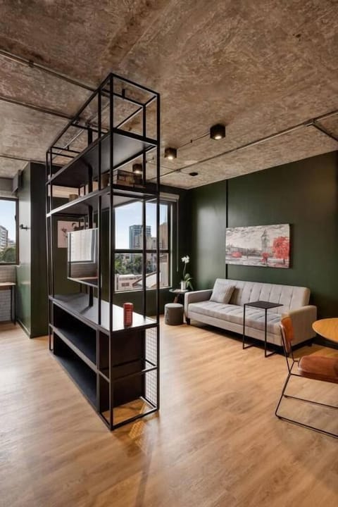 Executive Studio, Jetted Tub, City View | Living area