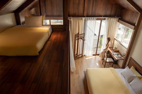 Deluxe Quadruple Room, Balcony | Desk, laptop workspace, soundproofing, WiFi (free)