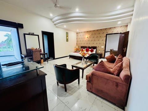 Superior Double Room, Garden View | Desk, laptop workspace, soundproofing, iron/ironing board