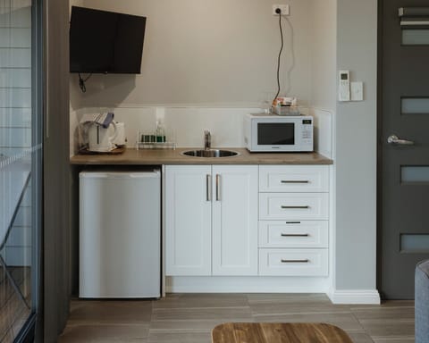 Superior Double Room, River View | Private kitchen | Mini-fridge, microwave, stovetop, electric kettle