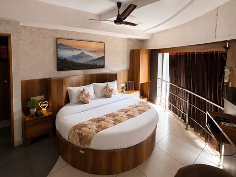 Superior Room | Egyptian cotton sheets, premium bedding, memory foam beds, desk